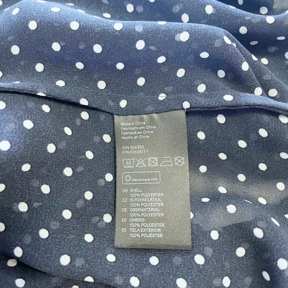 H&M Navy blue V-Neck Pint-Tuck blouse - Picture 5 of 7